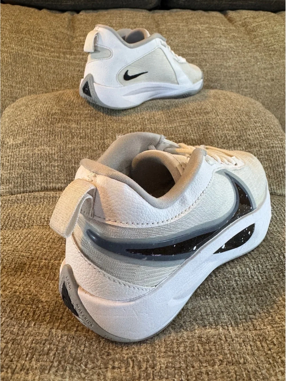 Nike Giannis Freak 6 GS Basketball Shoes White Black FQ7378-101 Size 3Y